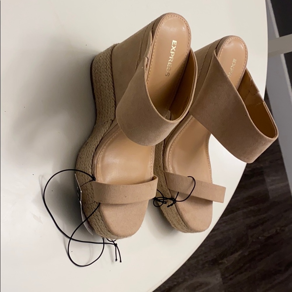 Nude wedges